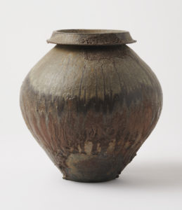 Samuel Johnson, “Ember Encrusted Jar,” 2021; wood-fired stoneware; 21 x 20 x 20. Courtesy of the artist.